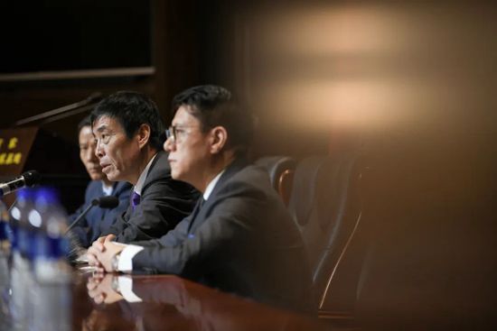 女生扒开腿让男生狂捅30分钟